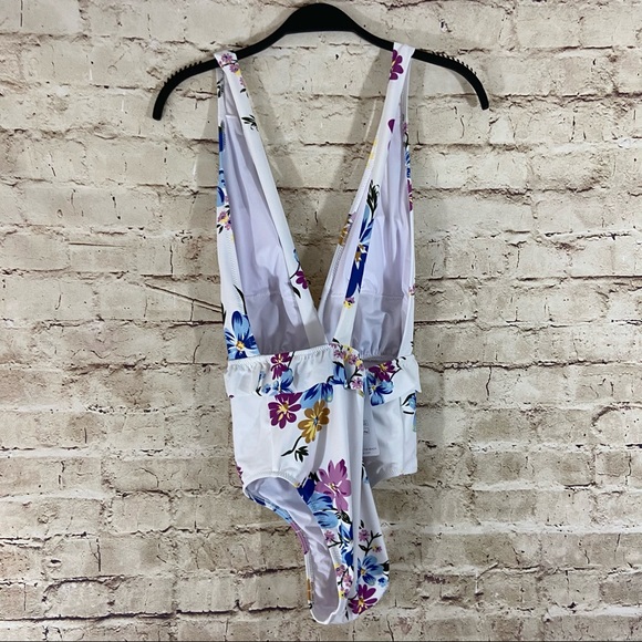 NWT Cupshe white floral one piece swimsuit medium - Picture 2 of 8